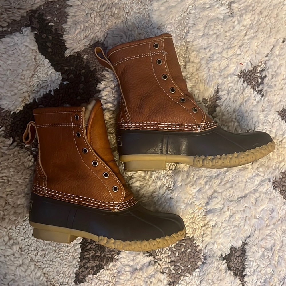 Women’s LL Bean Duck Boots Shearling-Lined Insulated. Size 5 but fit a Size 6